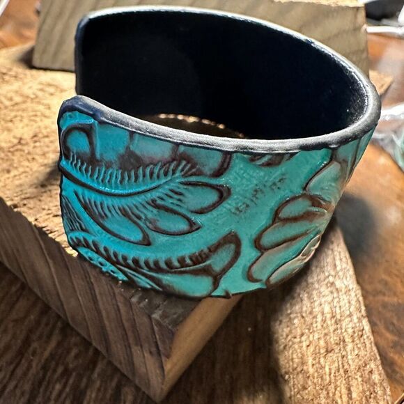 Boho Southwestern Leather Turquoise Floral Wide Cuff Bangle Bracelet, Ships in - Picture 11 of 11